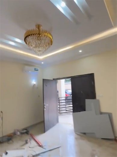 #maisonalouer #fyp #pourtoi #locationLubumbashi #viraltiktok 🔥 *APPARTEMENTS HAUT STANDING À LOUER* – GOLF MÉTÉO 🔥 *Loyer:* 600$ *Garantie:* 3 mois 1 *Description:* 🛏️ 2 chambres | 🚿 2 douches | 🍽️ cuisine équipée | 🛋️ salon moderne *Localisation* 📍 Météo Arrêt Bureau, proche de la route principale *Commodités:* Eau : Disponible Électricité : Disponible ✨ Entièrement climatisés ✅ Toutes charges incluses