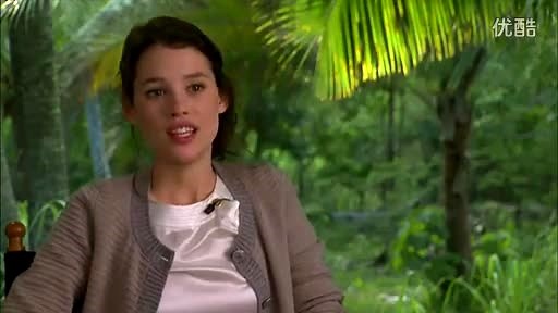 采访“美人鱼Syrena”阿斯特丽德·伯格斯-弗瑞斯贝_Astrid Berges-frisbey