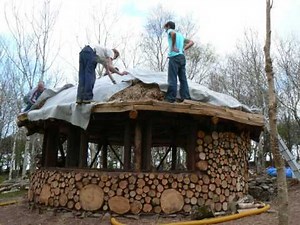 Building a Roundhouse with woodhenge and cobwood