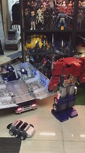 315K views · 21K reactions | Optimus Prime:  that auto-transforms:  and completes with trailer: 勞 Find out more at https://bit.ly/3UiGcYT : Toys Zone D -玩具兄弟 | Robosen_Official | Facebook