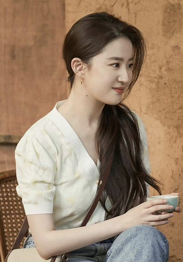 Xu Hongdou in 'Meet Yourself' Drama