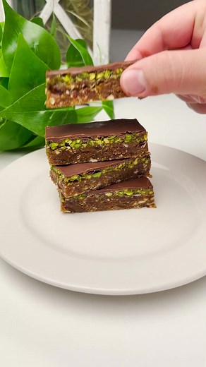 Healthy Date & Pistachio Bars Recipe for Snacks
