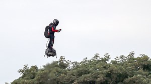 Frenchman zips across Channel on 'flyboard'