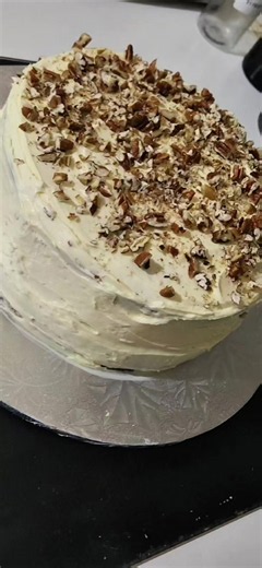 ✨ My secret for an extra moist carrot cake: Mix your grated carrots with the brown sugar and let them sit for at least 1 hour. This draws out the carrots' natural moisture, helps dissolve the sugar, and creates a softer, more flavorful cake. Ingredients: • 3 cups grated carrots • 1 cup brown sugar (for soaking carrots) • 1 cup white sugar • 1¼ cups oil • 1 tsp vanilla • 4 large eggs • 2 cups flour • 2 tsp baking soda • ½ tsp sea salt • 1½ tsp cinnamon • ½ Nutmeg Fold in: • 1 cup chopped pecans •