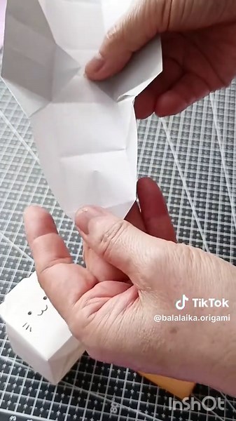 Cute and easy origami cat box tutorial. This simple DIY paper craft can be used as a small storage box. Wait…これ折り紙！？🐱📦 Cute Cat Box Origami かわいいネコ箱が作れる✨ 簡単＆実用的だから保存必須👇 #origami #papercraft #diy #cat #craft