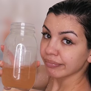 Want healthy hair naturally? Try apple cider vinegar! | Audrey Victoria
