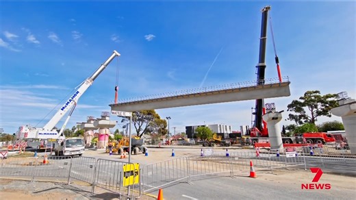 Today has been a long weekend sleep-in for many but not for workers on Adelaide’s tram upgrade project. Giant concrete beams needed to be carefully lifted into place high above one of the city’s busiest roads. Download the 7NEWS app: https://7news.link/7NEWSapp #7NEWS | 7NEWS Adelaide