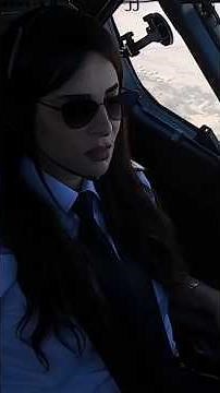 Beautiful Female Pilot Takeoff from London | Smooth Boeing 737 Departure ✈️