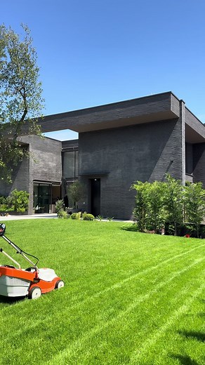 La zona piscina: angolo di relax estivo in casa