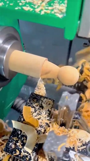 Shaping Round Objects Automatically Using Lathe Machine for Professional Woodwork Design