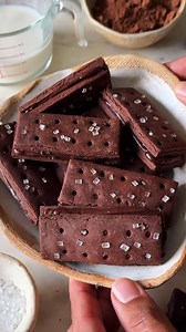 Whipped up my favourite bourbon biscuits at home and my god they truly make for a crisp, chocolatey, and perfectly nostalgic treat🤌🏻 Whether it's dessert time or snack time, these yummy delights are sure to hit the spot, my word 🥳🙌🏻 Ingredients 🤌🏻 1 1/4 cup whole wheat flour (atta) 🤌🏻 ¼ cup cocoa powder 🤌🏻 5 tbsp butter, cubed and cold 🤌🏻 ½ cup condensed milk 🤌🏻 Chocolate cream 🤌🏻 🤌🏻 2 tbsp butter, softened 🤌🏻 ½ cup icing sugar 🤌🏻 2 tbsp cocoa powder 🤌🏻 1 tbsp milk Instr