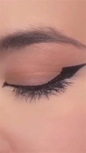 Save Eyeliner Tricks for hooded Eye #makeuptutorial #ytshorts #makeup
