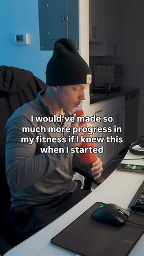 I was tryna get too fancy with it instead of just focusing on the basics. Here’s what really matters (and will get you 98% of fat loss results) 1️⃣ stop drinking your calories. 2️⃣ eat real food you cook at home 3️⃣ track your food to ensure you’re in a caloric deficit (use a food scale) 4️⃣ eat 1g/lb of body weight in protein (keeps you full & builds muscle) 5️⃣ follow the same 4 day per week lifting routine & track your lifts to ensure you’re making progress. 6️⃣ walk more (8-10k steps a day b
