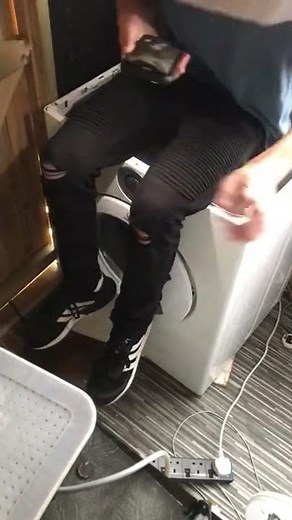 Indesit Moon SIXL145 washing machine || Never again!! DO NOT TRY THIS AT HOME!!