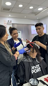 82 reactions | ✨ Aprende el método Pivot Point con Carla Espino.  En esta clase, trabajarás de manera práctica con teoría para perfeccionar tus habilidades en el uso de la Colorimetría. ¡Inscríbete y lleva tu conocimiento al siguiente nivel! | Pivot Point Perú | Facebook