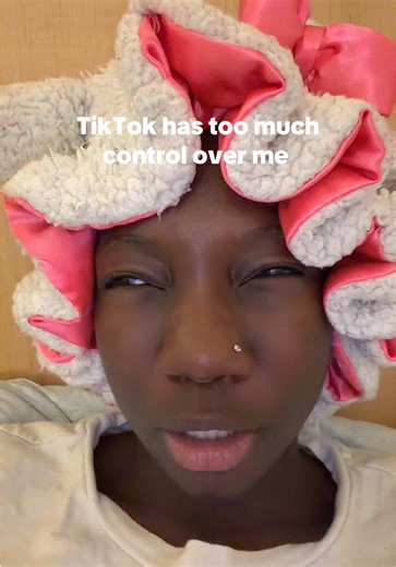 Posting this as the app is still glitching. Can’t change any fonts, can’t open or reply to comments…IS THIS HELL? #phatimatalks #tiktok