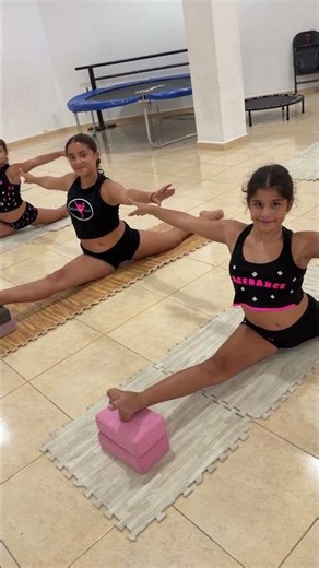 This is how we improve our flexibility every day ✨🤸‍♀️