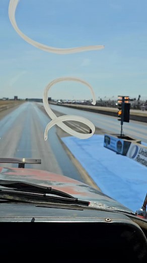 slamming gears in the screaming 6-71 truck. #detroitdiesel #racing #trucking