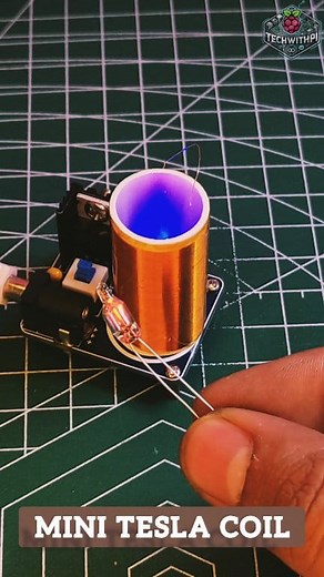 Mini Tesla Coil in Action! | High Voltage Sparks! #TeslaCoil #MiniTeslaCoil #HighVoltage #ElectricArc #Shorts | Techwithpi