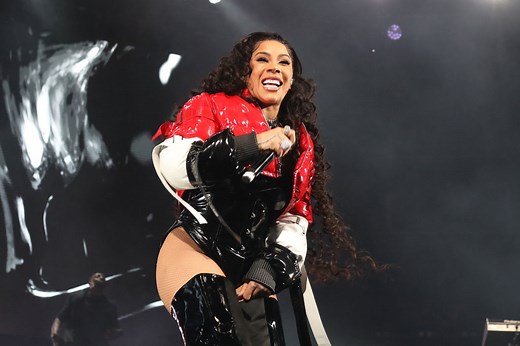 Keyshia Cole's Butt Pads FALL Out During Show! (Video)