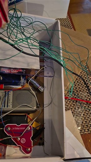 High frequency solar buglar alarm with oscilloscope if 2nd transistors is measured.