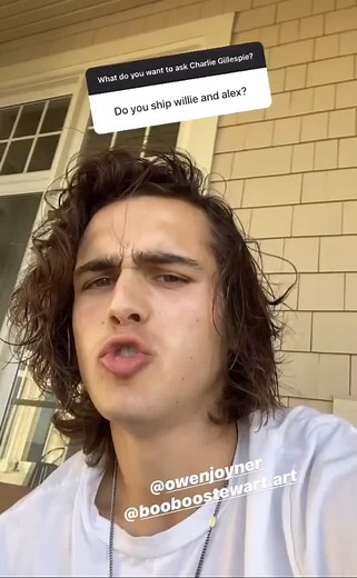 Charlie Gillespie's Role in Julie and the Phantoms