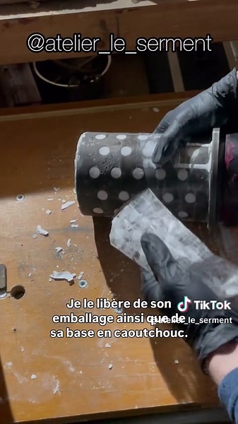 Mise en plâtre des modèles en cire pour bijoux