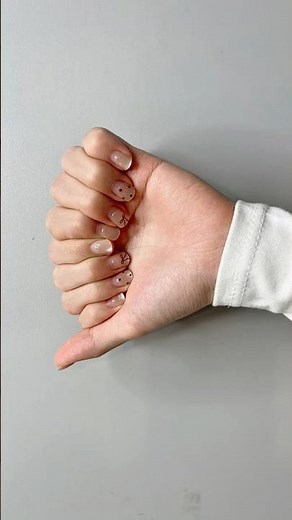 This Finger Trick Will Confuse Your Brain 😲