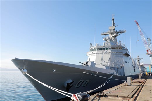 BRP Miguel Malvar faces fire control radar from Chinese navy ship