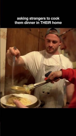 Would you let strangers cook you dinner? 👀