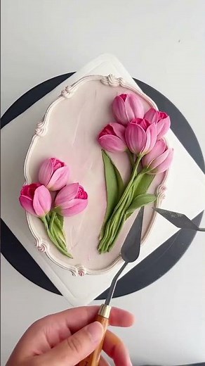 Beautiful Tulip Buttercream Cake | Palette Knife Cake Decorating #cakedecorating