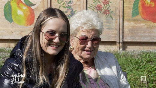 Maddox im Paradies und Bogenschießen mit Opa.