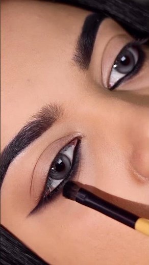 Reverse Cat Eyeliner tutorial | foxy eye look with Kajal pencil for beginners #eyelinertutorial