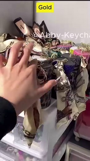 Gold Lightning Keychain Shiny 16pcs Keychain Set Price: $39.99 Order link: https://lbylux.shop/goodsDetails?jobsProductId=2403020400460357500&recommendProductId=2403022041140369800&hyId=kibt-fe-cj Affiliate Program link: https://lbylux.goaffpro.com | Paws and Power