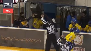 Annyira elborult a hokis agya, hogy a kukát behajította a jégre | 24.hu