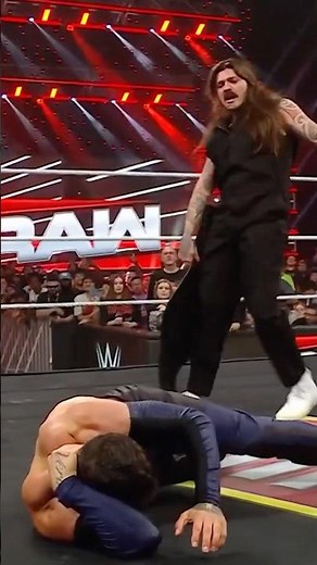Of course Dominik Mysterio would do that 🙄 #WWERaw