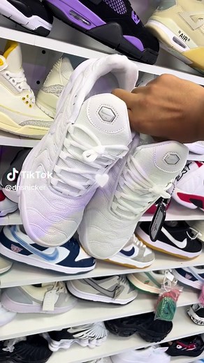 Zapatillas Nike TN Blancas: Estilo y Comodidad