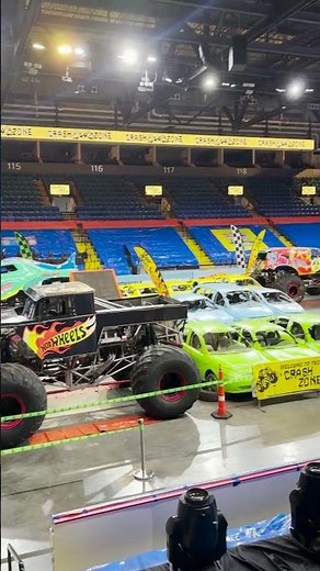 Hot Wheels Monster Trucks Live Glow-N-Fire