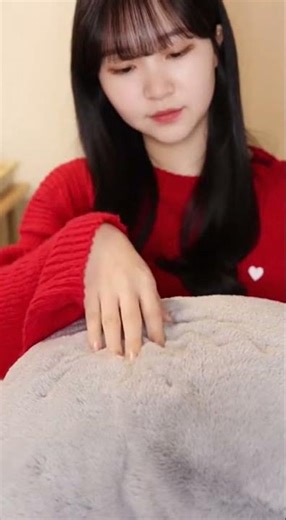 ASMR Pillow Scratching 💤 Soft Fabric Sounds