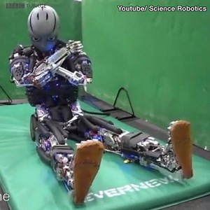 Japon bilim insanları şınav çeken ve 'terleyen robot' geliştirdi | BBC News Türkçe