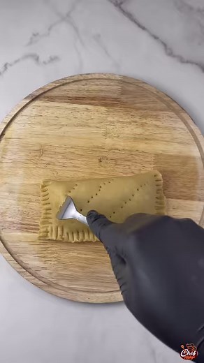 Our Multi Purpose Blue Band Original is always the secret 🤐 ingredient🤩🤩 See below 👇 ingredients for this yummy 😋 pie. HOW TO MAKE PIE (chefabbys.recipes) PIE DOUGH 💙4CUPS OF SOFT FLOUR 💙1 CUP OF BLUE BAND MARGARINE 💙1 TSP OF BAKING POWDER 💙1 TSP OF SALT 💙5 TBS OF COLD MILK 💙5-6TBS OF COLD WATER FILLING 💙BONELESS CHICKEN 💙ONION 💙 CARROT 💙DRED CHILLIES 💙DRED PEPPER POWDER 💙EGYE AWARE3 MIX 💙ALL PURPOSE SEASONING MIX (ginger garlic onion) 💙SEASONING CUBE 💙 CORN STARCH 💙FULL CRE