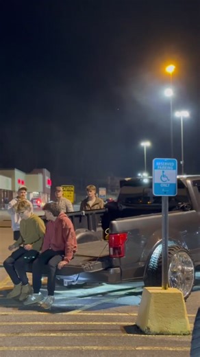 If your bags not doing this ion want to hear it 😭 @D_mulkey11 #fyp #outlawculture #liftedtrucks #squattedtrucks