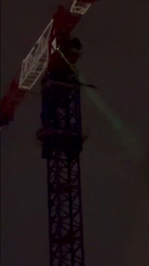 Green laser, UV light and white light all in 1 tool. Nitecore EDC17. www.nitecore.sg/edc17