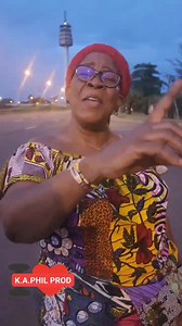 Ho quelle belle image, la Diva de la chanson Baoulé démontre son amour pour ses enfants Maguy et Cecile officiel dans cette vidéo Bravo Sidonie La Tigresse 🙏 RDV ce dimanche 29 octobre 2023 à partir de 14H | Baoulé Inter