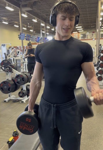 Can’t beat the all black gym fits #fyp #gymtok #fitness #gym #ladygaga