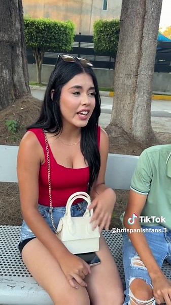 Hot Spanish: Le Ofreció un Carro Ahora (Parte 1)