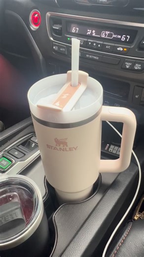 ITS THAT CREEPY FINGERNAIL THO. #couplescomedy #couplesfunnyhumor #stanley #funny | Ed HalliBurton Puckett