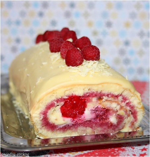 Bûche au mascarpone, chocolat blanc et framboises