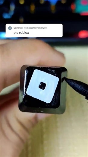 Drawing R for Roblox but on the custom keyboard! #keyboard #keycaps #drawing ‪@Roblox‬