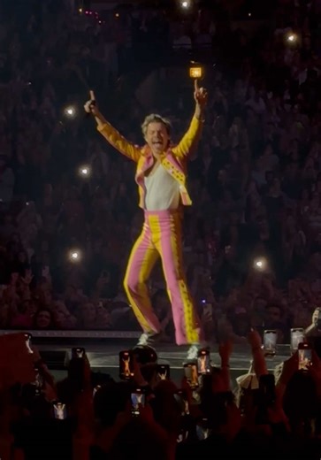 harry’s back so we’re reviving the old concert videos 💛🩷 10/14/22 at united center in chicago #harrystyles #loveontour #concert #music #fyp